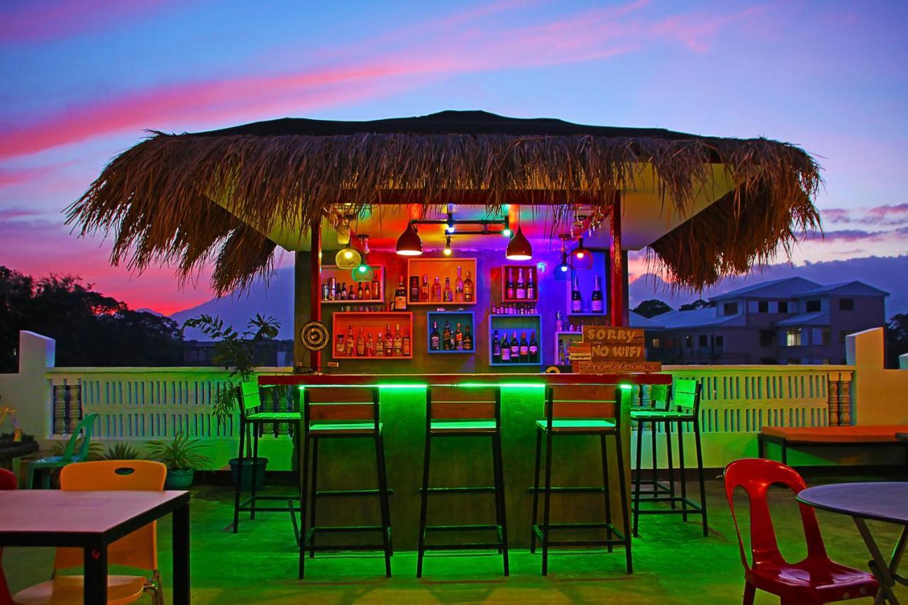 Antwet Backpacker'S Inn & Rooftop Bar Dumaguete City Экстерьер фото
